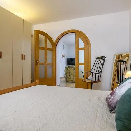 Aleksandra Apartment *