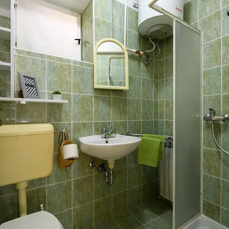 Aleksandra Apartment *