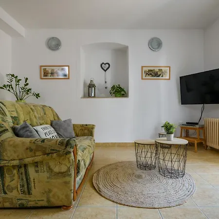 Apartment Aleksandra *